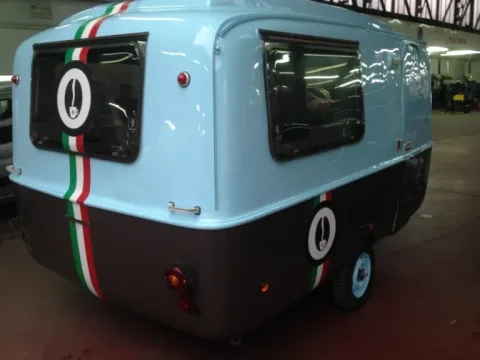 Datoni-foodtruck met full colour belettering